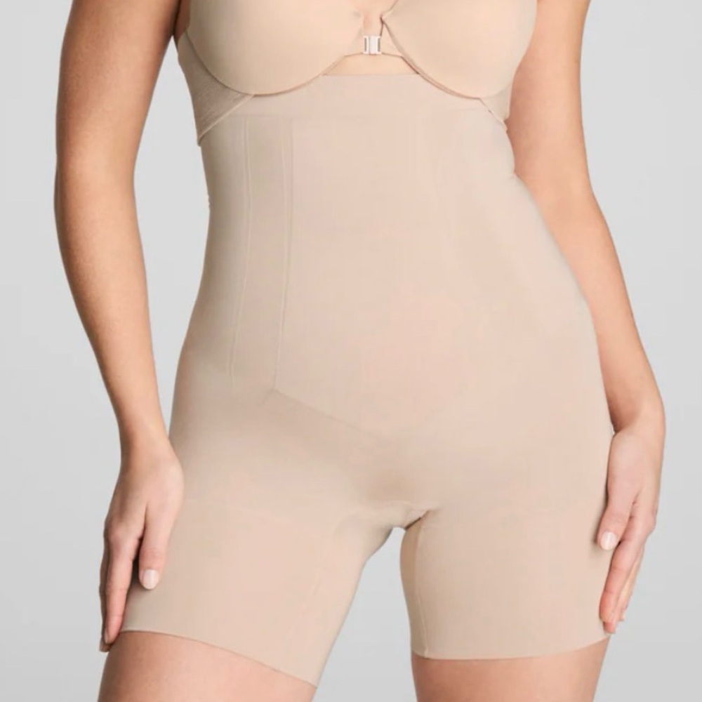 SPANX “On Core” High-Waisted Mid-Thigh Short size Large